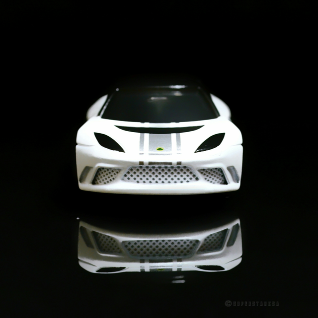 Illustration for article titled Thursday on the Thames - Lotus Evora GTE